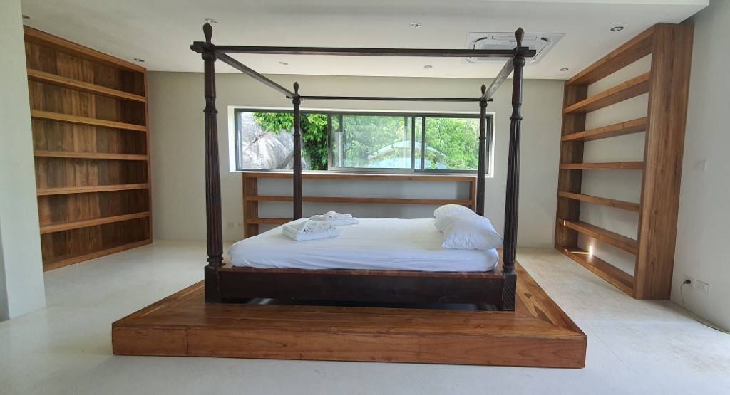 Made to Order Furniture. - Book Cases 056-01